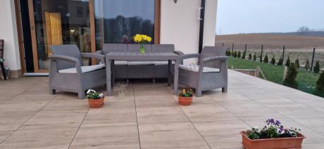 Komplet na taras z regulowanym stolikiem Corfu Set Lyon Max Cappuccino