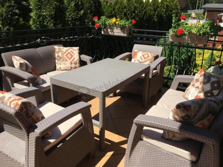 Beżowy komplet ogrodowy z podnoszonym stołem