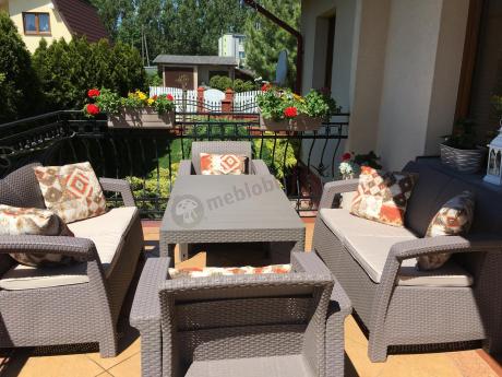 Beżowy komplet ogrodowy z podnoszonym stołem