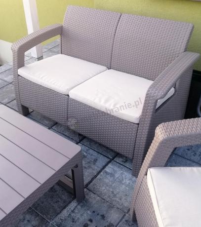 Beżowy komplet ogrodowy z podnoszonym stołem