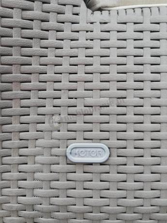 Beżowy komplet ogrodowy z podnoszonym stołem