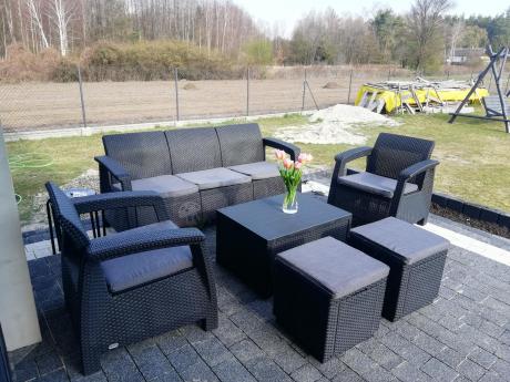 Komplet ogrodowy Corfu Set Box Max z pufami