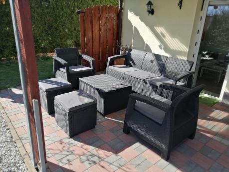 Komplet ogrodowy Corfu Set Box Max z pufami