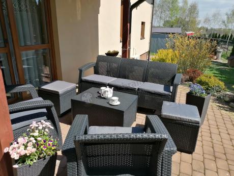 Komplet ogrodowy Corfu Set Box Max z pufami