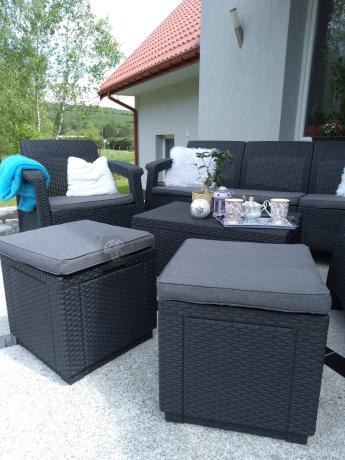 Komplet ogrodowy Corfu Set Box Max z pufami