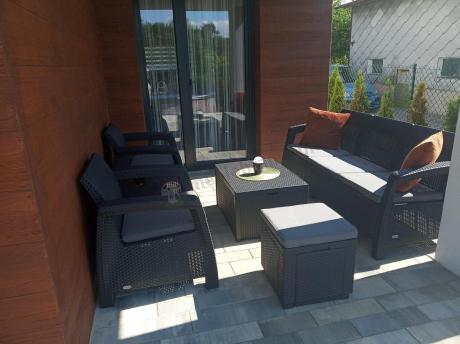 Komplet ogrodowy Corfu Set Box Max z pufami