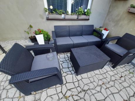 Komplet ogrodowy Corfu Set Box Max z pufami