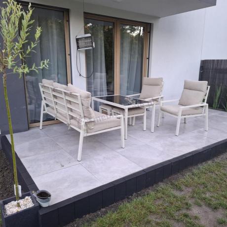 Komplet ogrodowy metalowy wysokie oparcia z sofą 175cm, fotelami i pufami - Doros Max + pufy - Cream