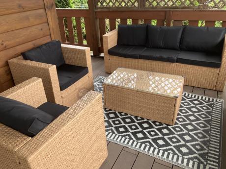 Komplet ogrodowy z sofą trzyosobową i fotelami