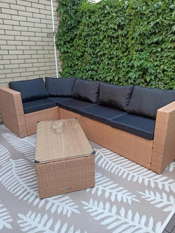 Komplet ogrodowy z sofą trzyosobową i fotelami