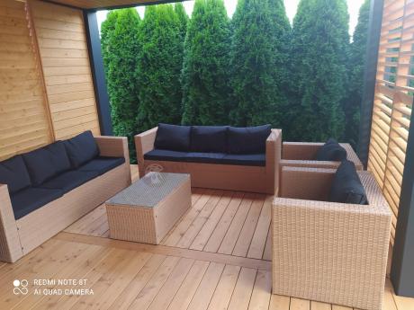 Komplet ogrodowy z sofą trzyosobową i fotelami