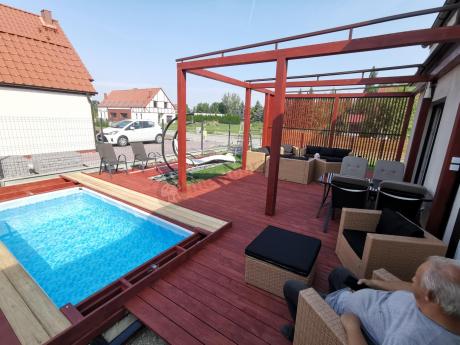 Komplet ogrodowy z sofą trzyosobową i fotelami