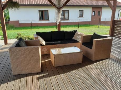 Komplet ogrodowy z sofą trzyosobową i fotelami