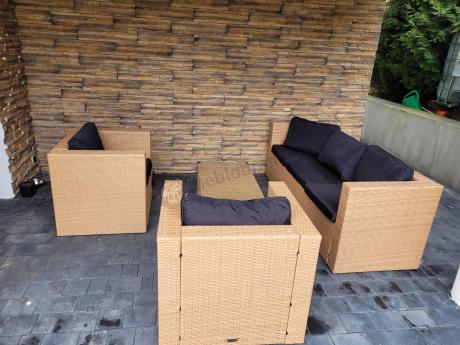 Komplet ogrodowy z sofą trzyosobową i fotelami