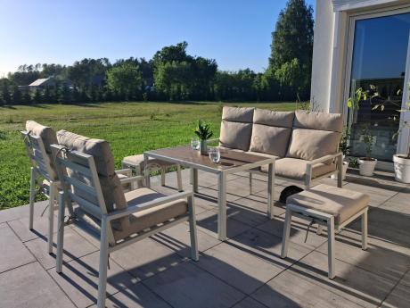 Komplet ogrodowy z wysokim oparciem metalowy z sofą 175cm, fotelami i pufami - Doros Max + pufy - Polywood Cream