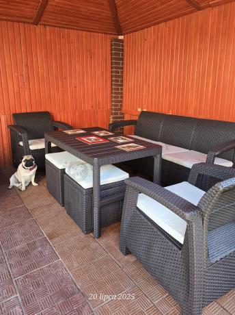 Komplet z podnoszonym stolikiem Corfu Set Lyon Max Brązowy + pufy