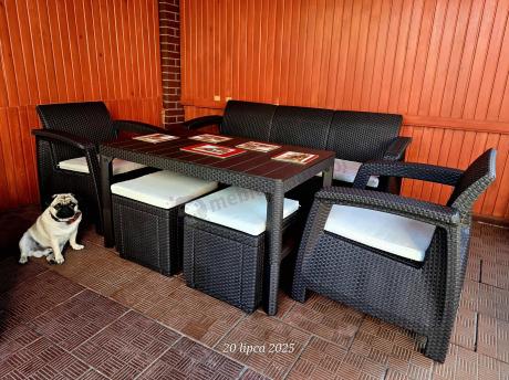 Komplet z podnoszonym stolikiem Corfu Set Lyon Max Brązowy + pufy