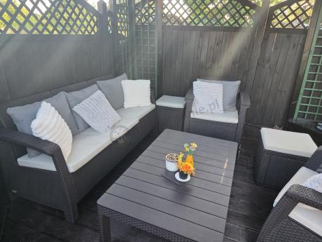 Komplet z podnoszonym stolikiem Corfu Set Lyon Max Brązowy + pufy