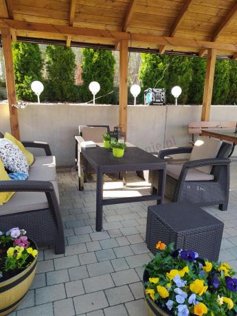 Komplet z podnoszonym stolikiem Corfu Set Lyon Max Brązowy + pufy