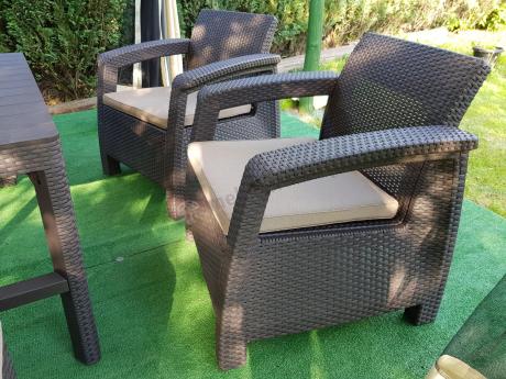 Komplet z podnoszonym stolikiem Corfu Set Lyon Max Brązowy + pufy