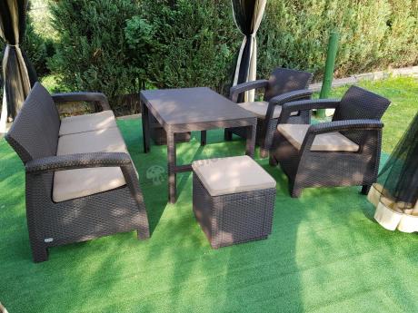 Komplet z podnoszonym stolikiem Corfu Set Lyon Max Brązowy + pufy