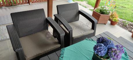 Komplet z podnoszonym stolikiem Corfu Set Lyon Max Brązowy + pufy