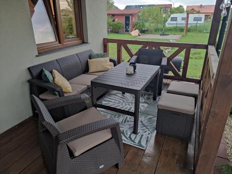 Komplet z podnoszonym stolikiem Corfu Set Lyon Max Brązowy + pufy