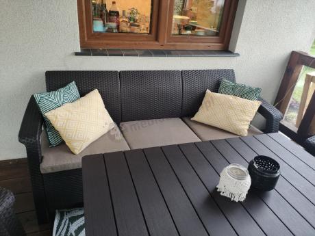 Komplet z podnoszonym stolikiem Corfu Set Lyon Max Brązowy + pufy