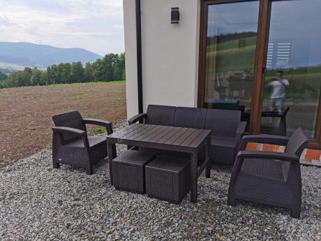 Komplet z podnoszonym stolikiem Corfu Set Lyon Max Brązowy + pufy