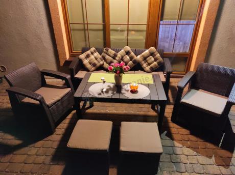 Komplet z podnoszonym stolikiem Corfu Set Lyon Max Brązowy + pufy