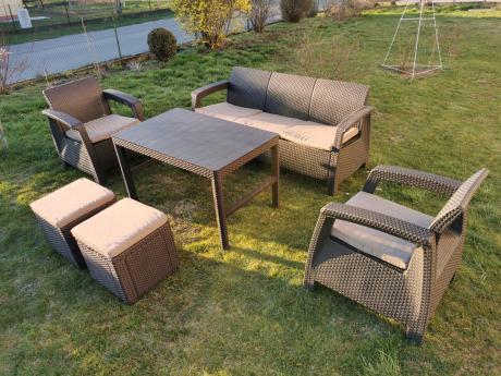 Komplet z podnoszonym stolikiem Corfu Set Lyon Max Brązowy + pufy