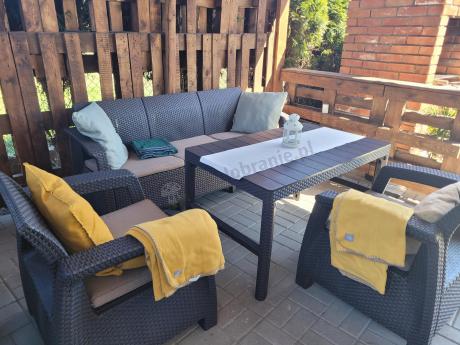 Komplet z podnoszonym stolikiem Corfu Set Lyon Max Brązowy + pufy