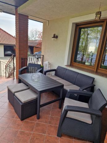 Komplet z podnoszonym stolikiem Corfu Set Lyon Max Brązowy + pufy