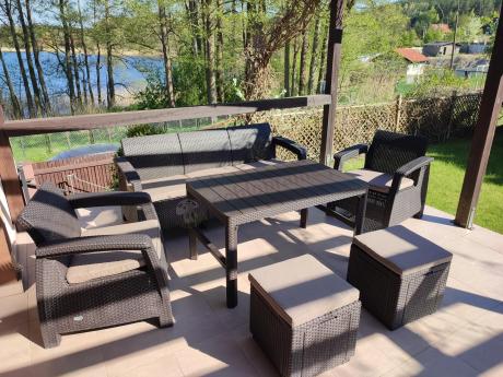 Komplet z podnoszonym stolikiem Corfu Set Lyon Max Brązowy + pufy