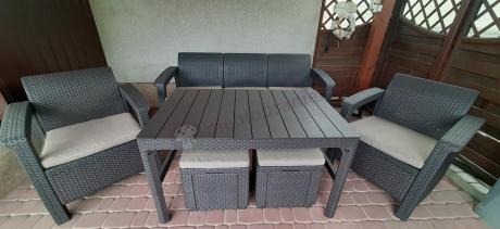 Komplet z podnoszonym stolikiem Corfu Set Lyon Max Brązowy + pufy