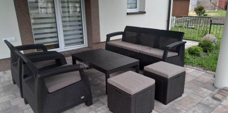 Komplet z podnoszonym stolikiem Corfu Set Lyon Max Brązowy + pufy