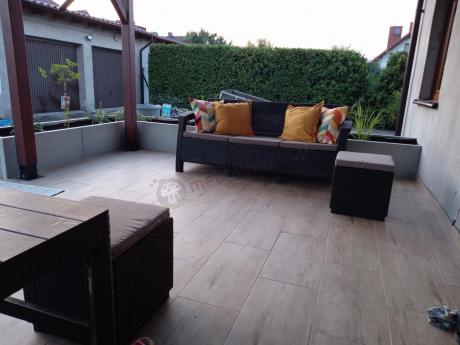 Komplet z podnoszonym stolikiem Corfu Set Lyon Max Brązowy + pufy