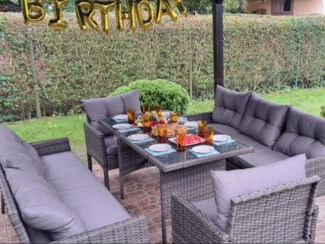 Komplet z technorattanu ze stołem obiadowym Perata Grande Dark Grey