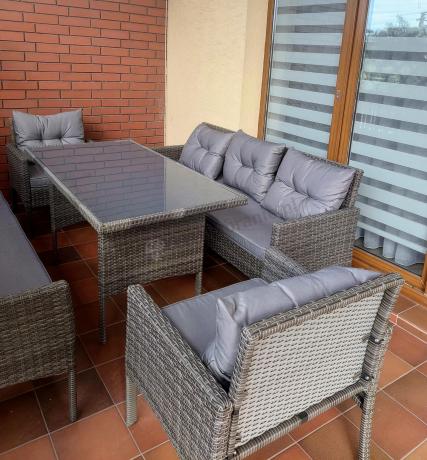 Komplet z technorattanu ze stołem obiadowym Perata Grande Dark Grey