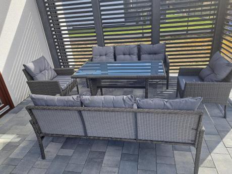 Komplet z technorattanu ze stołem obiadowym Perata Grande Dark Grey