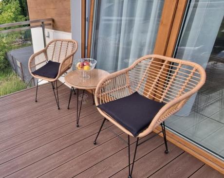 Meble na balkon w bloku z technorattanu boho