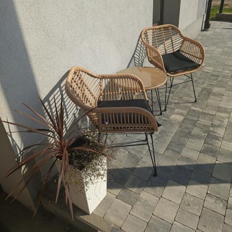 Meble na balkon w bloku z technorattanu boho