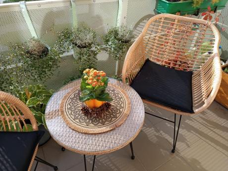 Meble na balkon w bloku z technorattanu boho