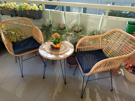 Meble na balkon w bloku z technorattanu boho