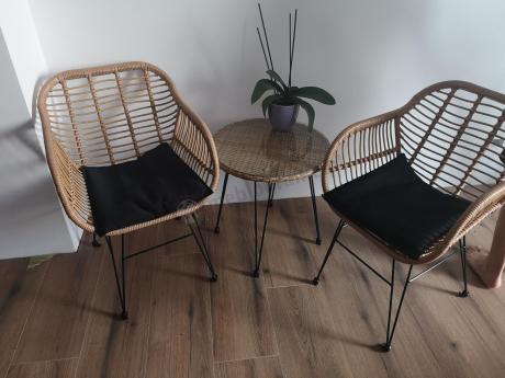 Meble na balkon w bloku z technorattanu boho