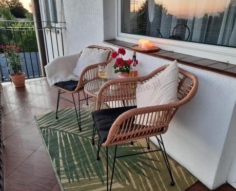Meble na balkon w bloku z technorattanu boho