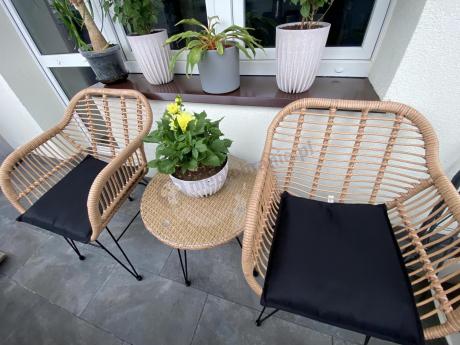Meble na balkon w bloku z technorattanu boho