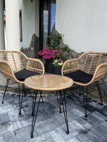Meble na balkon w bloku z technorattanu boho