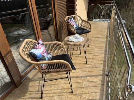 Meble na balkon w bloku z technorattanu boho