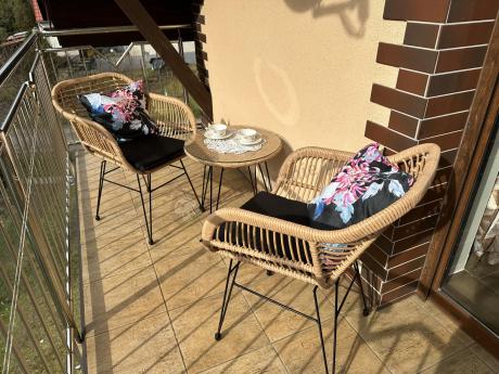 Meble na balkon w bloku z technorattanu boho